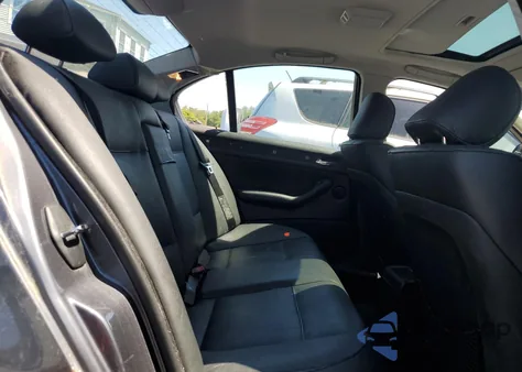 2003 BMW 325 Xi z USA, uszkodzony, nr VIN WBAEU33473PM56774